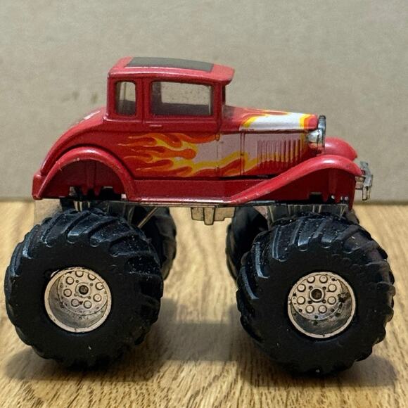 Matchbox Super Chargers DOC CRUSH Monster Truck 1986 Red
Flames - Picture 1 of 9